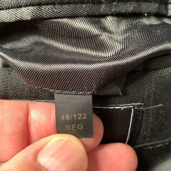 Men’s Van Heusen suit. 48R - Picture 3 of 5